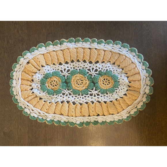 vintage handmade crocheted oval doily flowers ruffles peach green ivory 11" - Picture 2 of 2